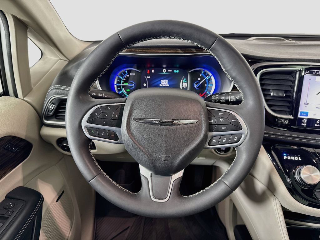 Used 2022 Chrysler Pacifica Limited FWD image 11