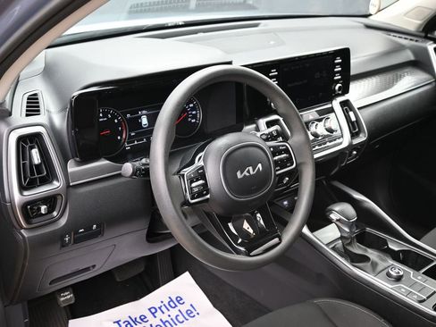 Used 2023 Kia Sorento LX image 20