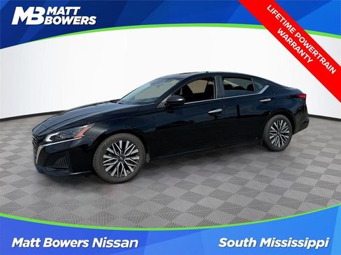 Used 2024 Nissan Altima 2.5 SV FWD image 1