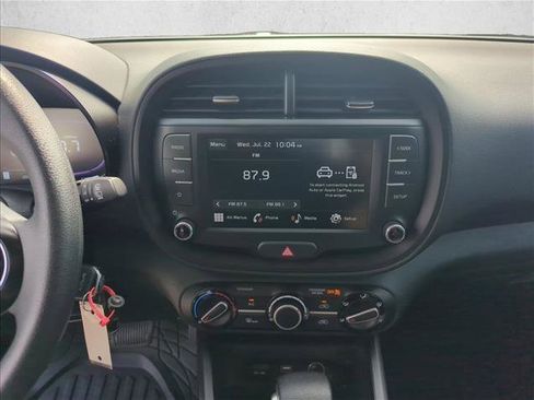Used 2025 Kia Soul LX w/ LX Technology Package FWD image 16