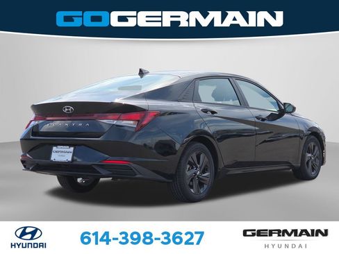 Used 2023 Hyundai Elantra SEL w/ Preferred Accessory Package FWD image 8