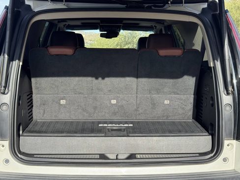 Used 2015 Cadillac Escalade Luxury image 14