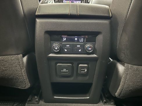 Used 2020 Chevrolet Traverse Premier AWD/4WD image 24