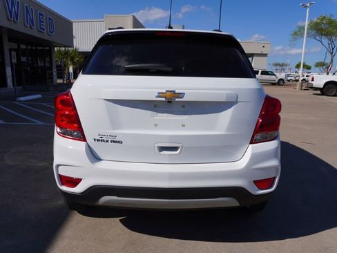 Used 2022 Chevrolet Trax LT w/ LT Convenience Package image 5