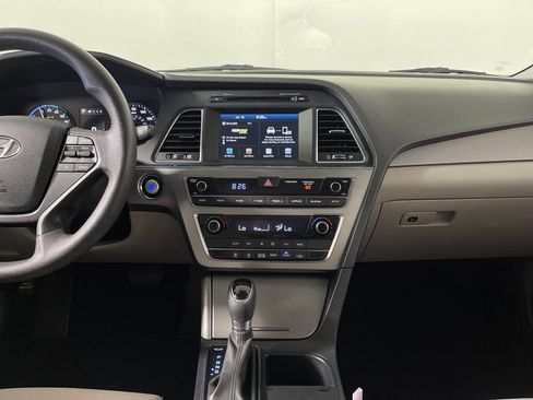 Used 2017 Hyundai Sonata SE FWD image 16