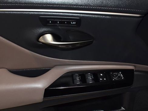 Used 2024 Lexus ES 350 w/ Premium Package image 30