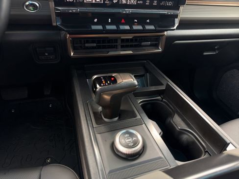 Certified 2024 GMC Hummer EV 3X AWD/4WD image 8