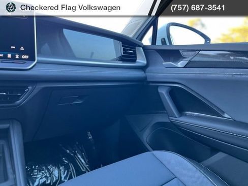 New 2026 Volkswagen Tiguan SE AWD/4WD image 32