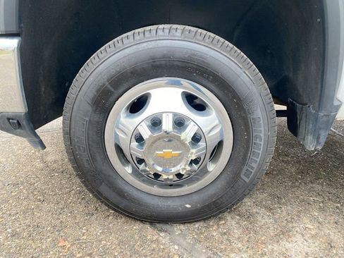 Used 2024 Chevrolet Silverado 3500 LT image 30