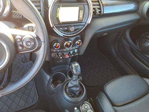 Used 2018 MINI Cooper S image 31