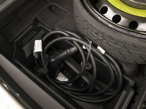 Used 2022 Audi e-tron Premium Plus w/ Premium Plus Package image 80