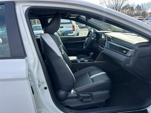 Used 2025 Toyota Camry SE image 15