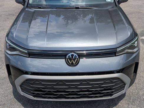 Used 2025 Volkswagen Taos SE w/ Panoramic Sunroof Package FWD image 12