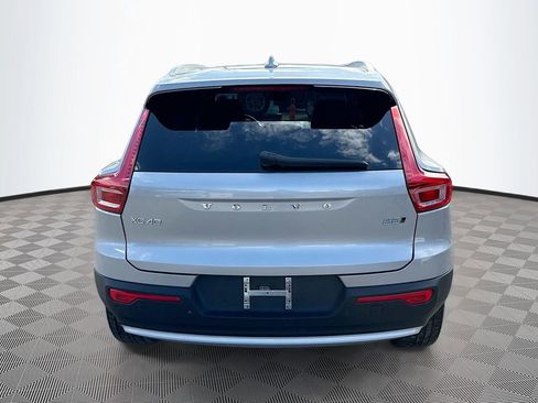 Used 2023 Volvo XC40 B5 Plus image 7