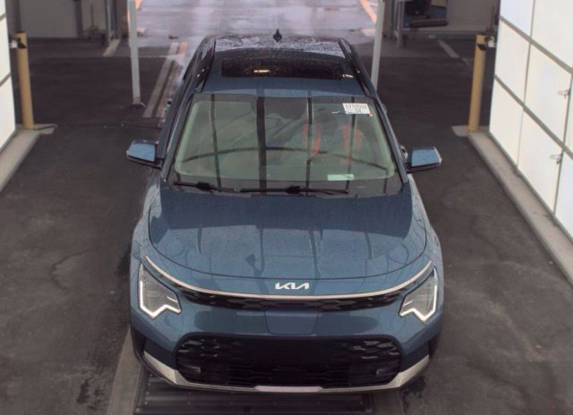 Used 2024 Kia Niro Wave FWD image 2