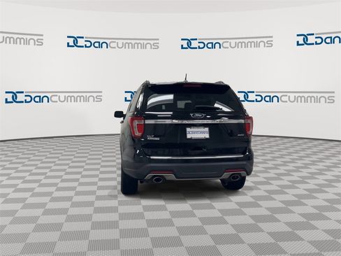 Used 2018 Ford Explorer XLT w/ Equipment Group 202A image 7