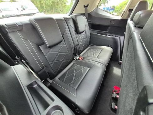 Used 2025 Volkswagen Atlas SE FWD image 29