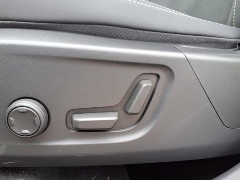 Certified 2023 Volvo XC40 B5 Plus w/ Protection Package Premier image 17