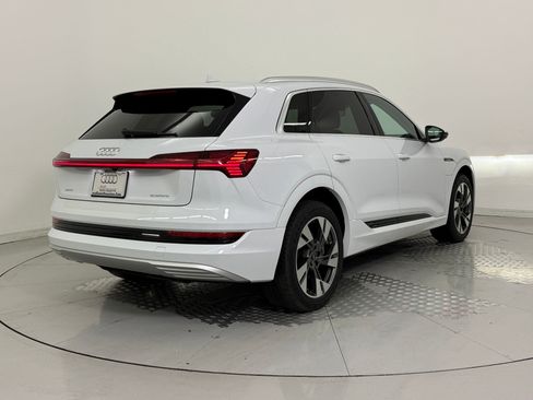 Used 2022 Audi e-tron Premium image 9