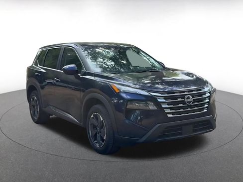 Used 2025 Nissan Rogue SV image 3