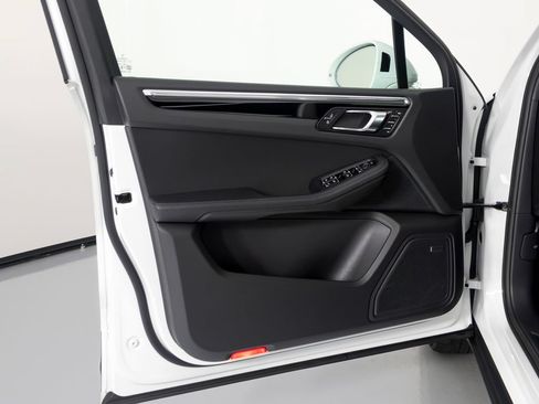 Certified 2026 Porsche Macan AWD/4WD image 16