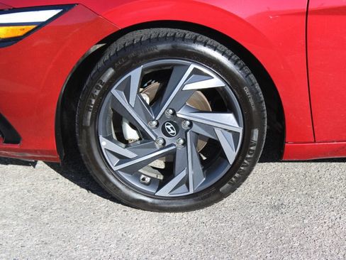 Used 2024 Hyundai Elantra Limited FWD image 8