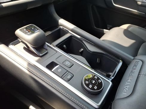 Used 2025 Nissan Pathfinder SL AWD/4WD image 19
