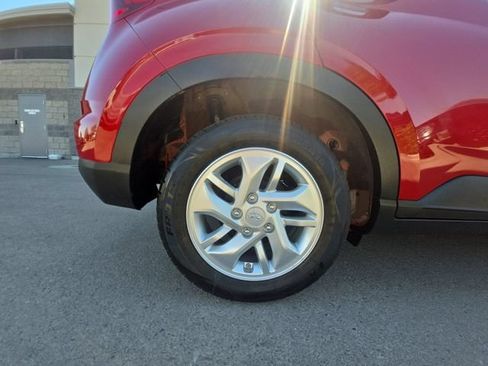 Used 2023 Hyundai Venue FWD image 27