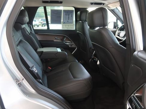 Used 2025 Land Rover Range Rover SE AWD/4WD image 40