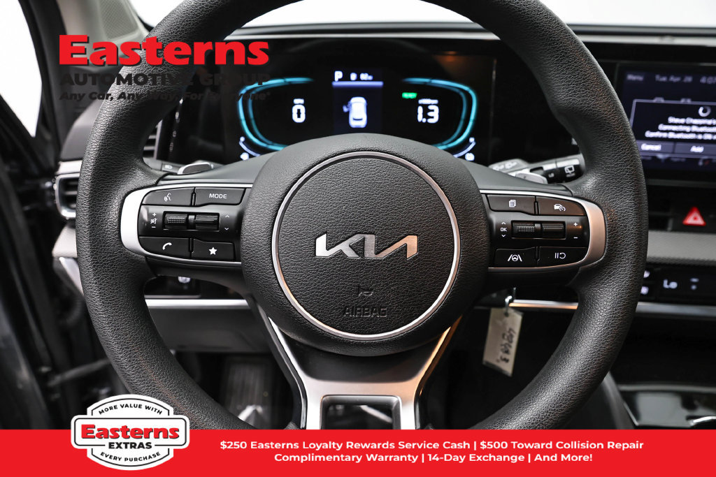 Used 2023 Kia Sportage LX AWD/4WD image 11