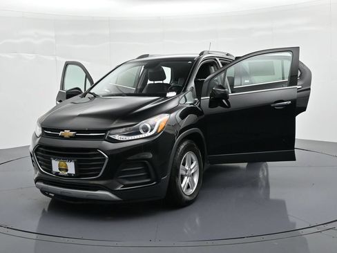 Used 2017 Chevrolet Trax LT w/ Driver Confidence Package FWD image 24
