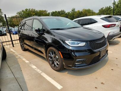Used 2025 Chrysler Pacifica Limited