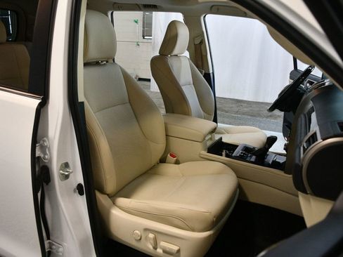 Used 2021 Lexus GX 460 Premium w/ Accessory Package AWD/4WD image 37