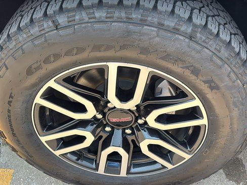 Certified 2024 GMC Sierra 1500 AT4 w/ Technology Package AWD/4WD image 14