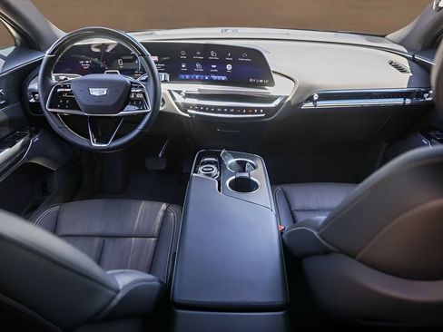Certified 2024 Cadillac Lyriq Luxury AWD/4WD image 23