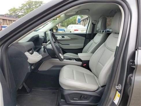 Used 2025 Ford Explorer Active w/ Active Comfort Package image 14