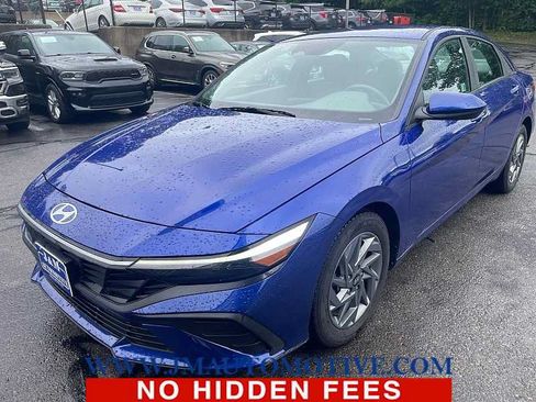 Used 2024 Hyundai Elantra SEL FWD image 1