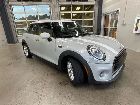 Used 2021 MINI Cooper 4-Door Hardtop w/ Premium Package FWD image 7