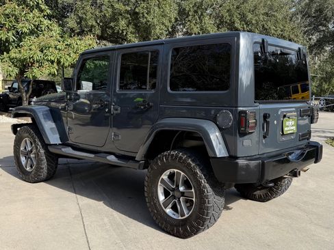 Used 2017 Jeep Wrangler Unlimited Sahara image 9