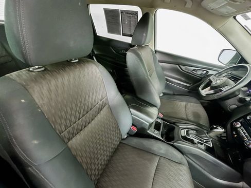 Used 2017 Nissan Rogue SV AWD/4WD image 25