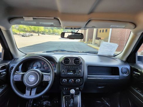 Used 2015 Jeep Patriot Latitude w/ Trailer Tow Prep Group FWD image 8