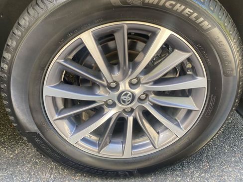 Used 2019 Toyota Highlander XLE AWD/4WD image 47