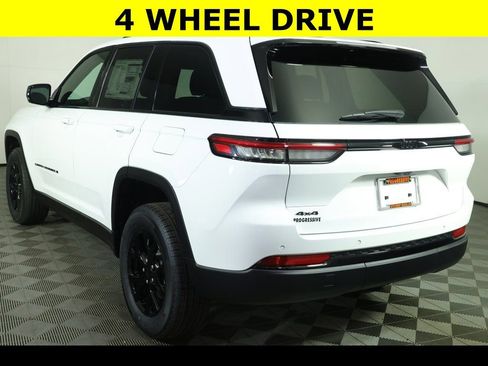 New 2025 Jeep Grand Cherokee Altitude image 6