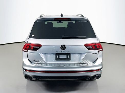 Used 2023 Volkswagen Tiguan SE R-Line image 6