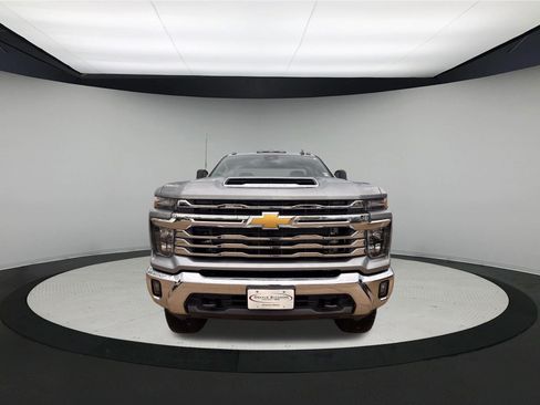 Used 2024 Chevrolet Silverado 2500 LT w/ Convenience Package AWD/4WD image 2