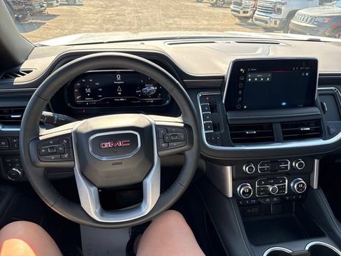 Used 2024 GMC Yukon XL SLT w/ SLT Luxury Package AWD/4WD image 10