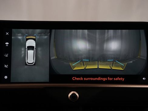 Used 2025 Toyota Crown Signia w/ Advanced Technology Package image 21