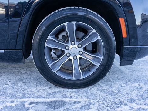 Used 2024 Jeep Grand Wagoneer L 4WD image 11