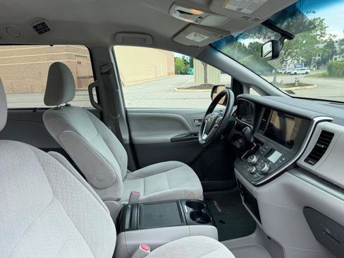 Used 2017 Toyota Sienna LE FWD image 15