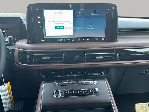 Used 2025 Lincoln Aviator Reserve w/ Equipment Group 201A image 10